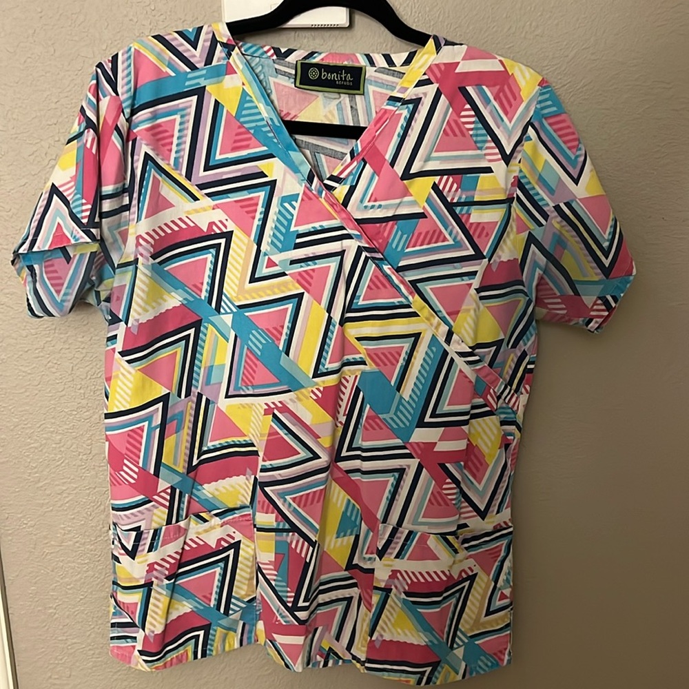 Bonita scrub top